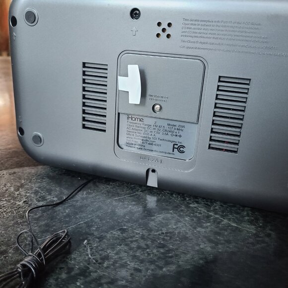 iHOME Model: D95 - Picture 6 of 6